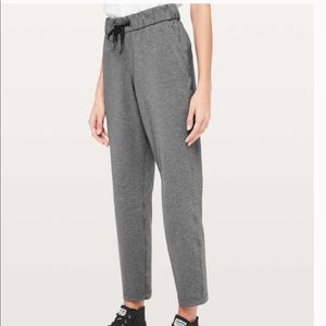 Lululemon Women’s On The Fly Pant *28" inseam Heathered Black size 8